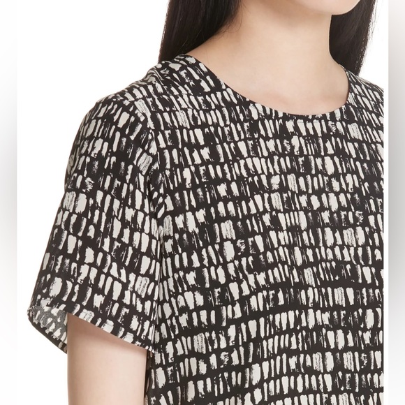 Eileen Fisher Silk Short-sleeve Blouse with geometric pattern - Picture 2 of 13